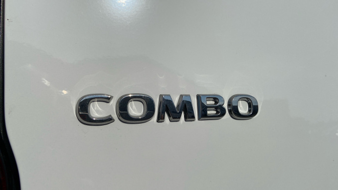 Vauxhall Combo Cargo Combo Diesel 1.5 Turbo D 100ps Prime Plus H1 Van - Image 22